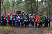 Startaufstellung der Kinder M8 bis M11, 4. von links ist der Sieger dieses Laufes Jonah Merla Silva (M10) vom TuS Eversten